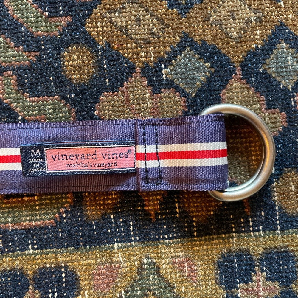Kids’ Vineyard Vines belt, size M.